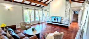 White House Tofino Downtown Villa
